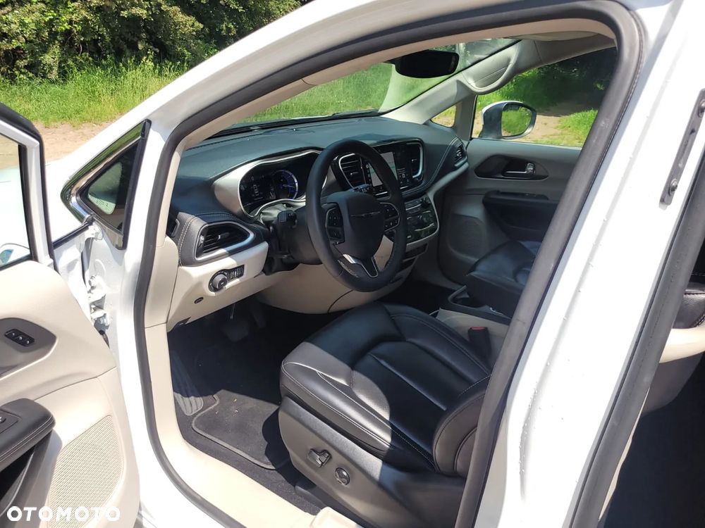 Chrysler Pacifica - 8