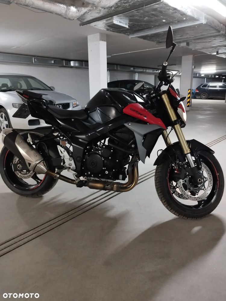 Suzuki GSR - 1