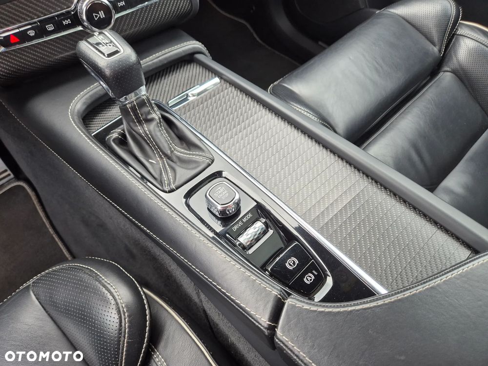 Volvo XC 90 D5 AWD Geartronic RDesign - 27