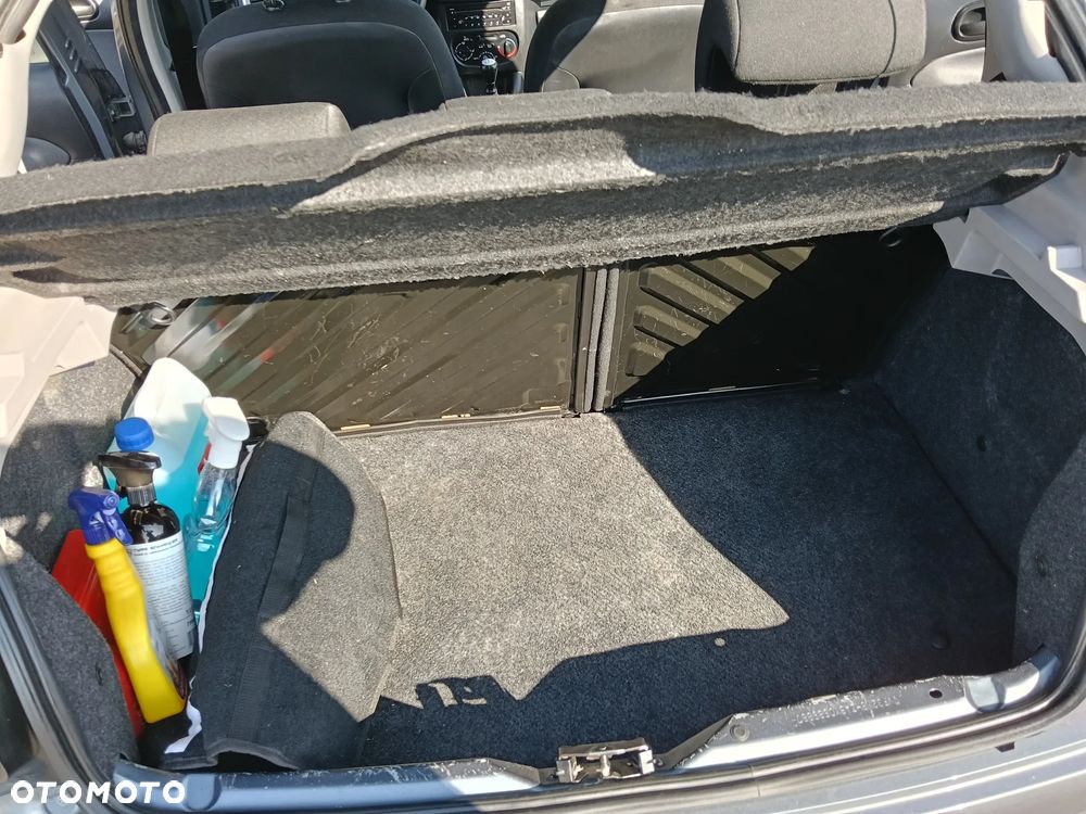 Peugeot 206 - 21