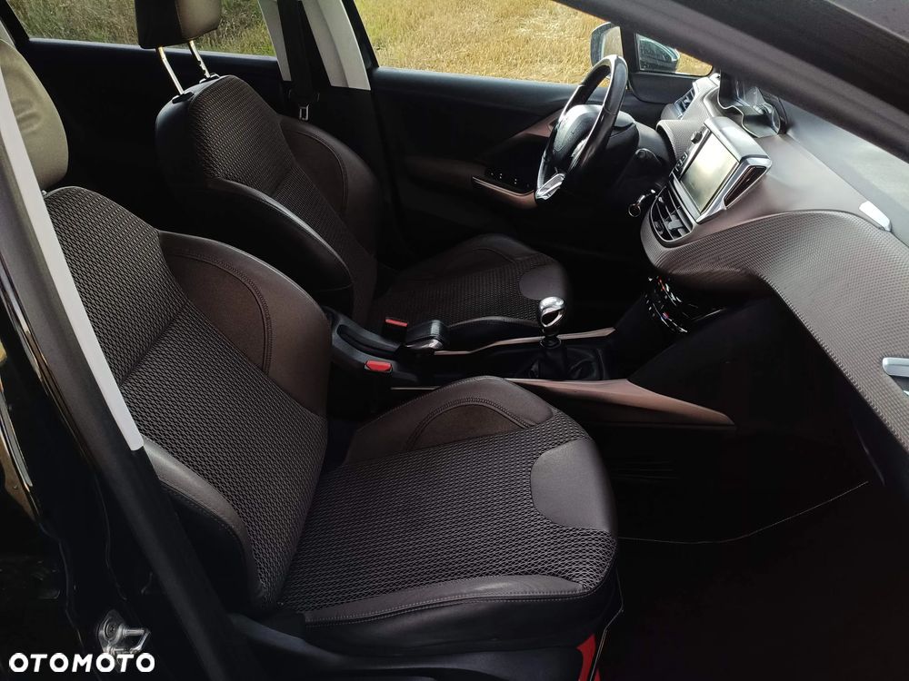 Peugeot 2008 1.6 e-HDi Allure S&S - 19