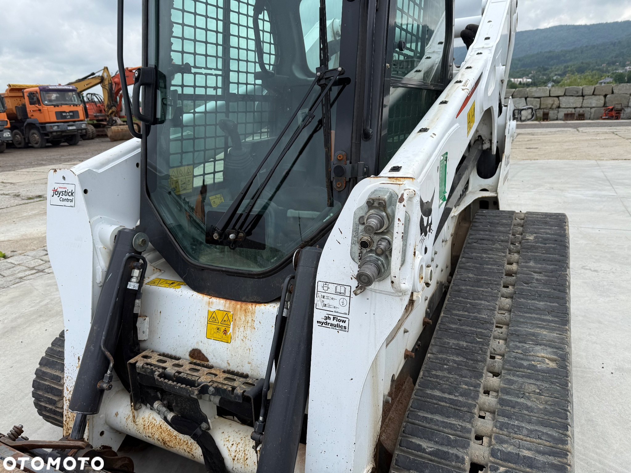 Bobcat T770 - 11