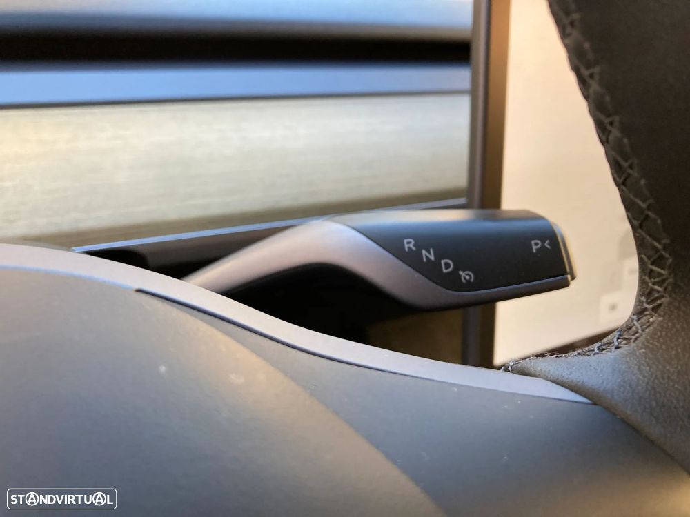 Tesla Model Y RWD - 18