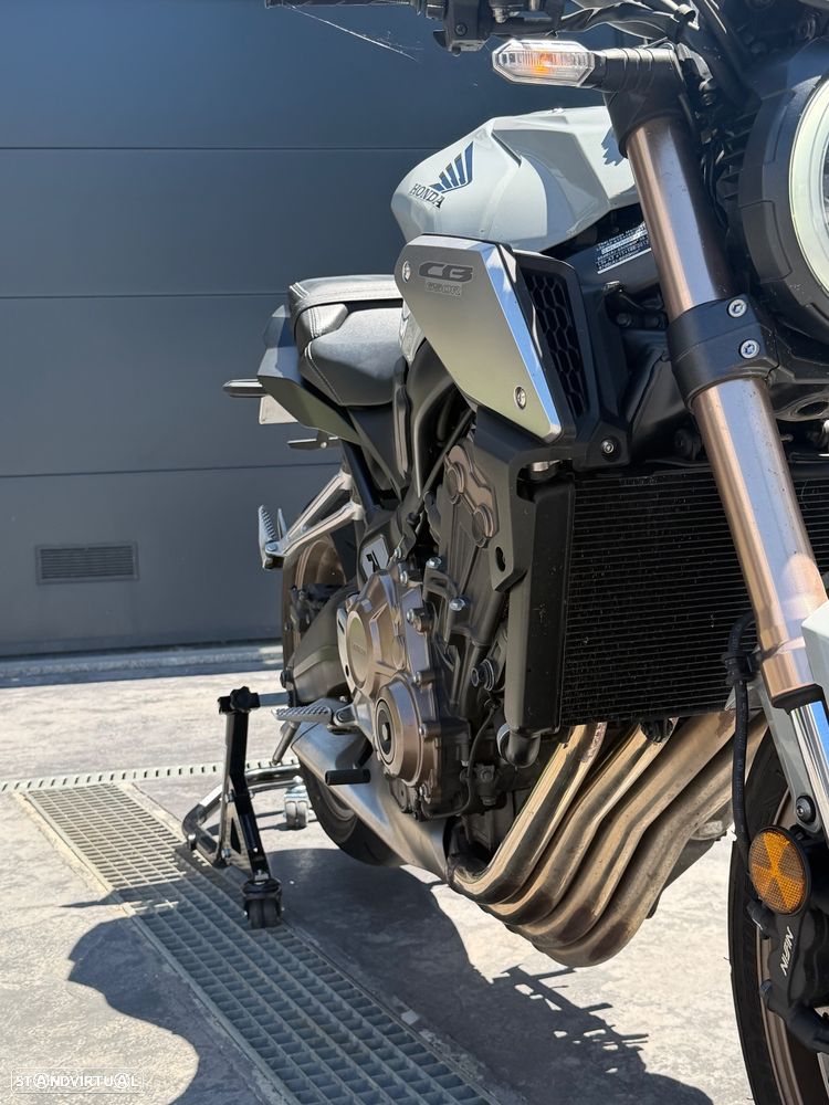 Honda CB R - 13