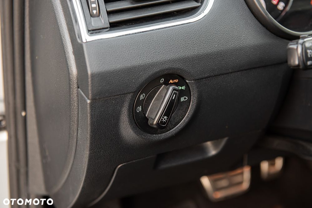 Skoda Octavia 2.0 TDI 4x4 DSG RS - 23