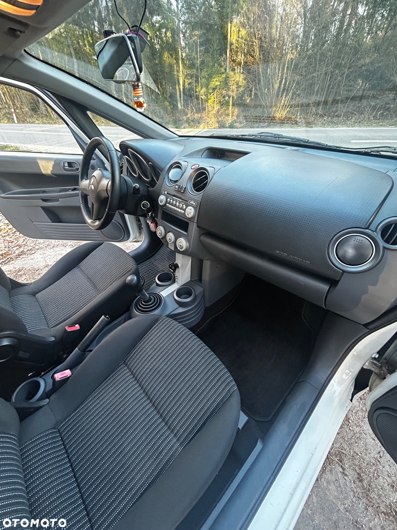 Mitsubishi Colt - 8