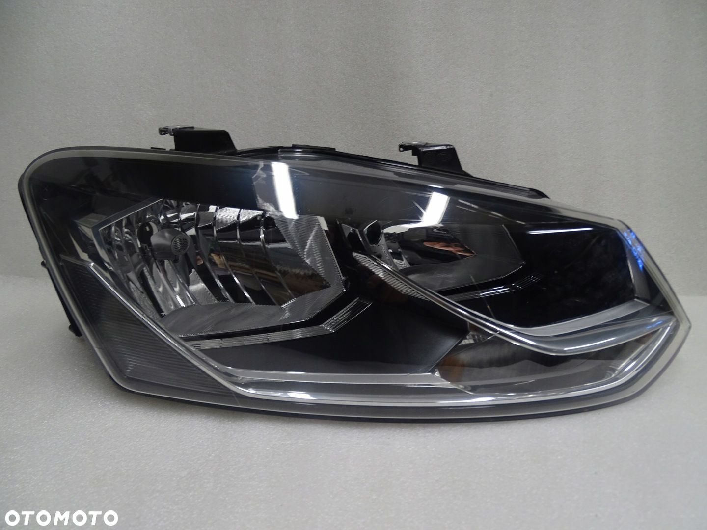 VW POLO 6C1 LIFT - lampa przednia prawa - 1
