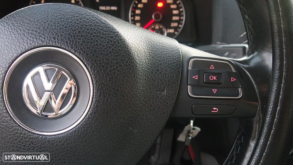 VW Jetta 1.6 TDi Confortline - 29