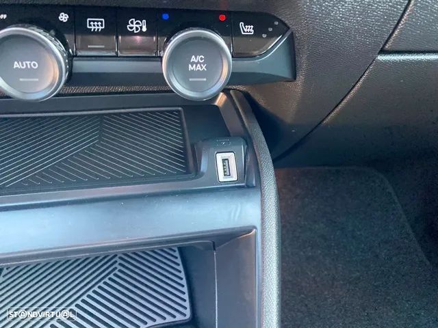 Citroën C4 PureTech 130 Stop&Start EAT8 SHINE - 30