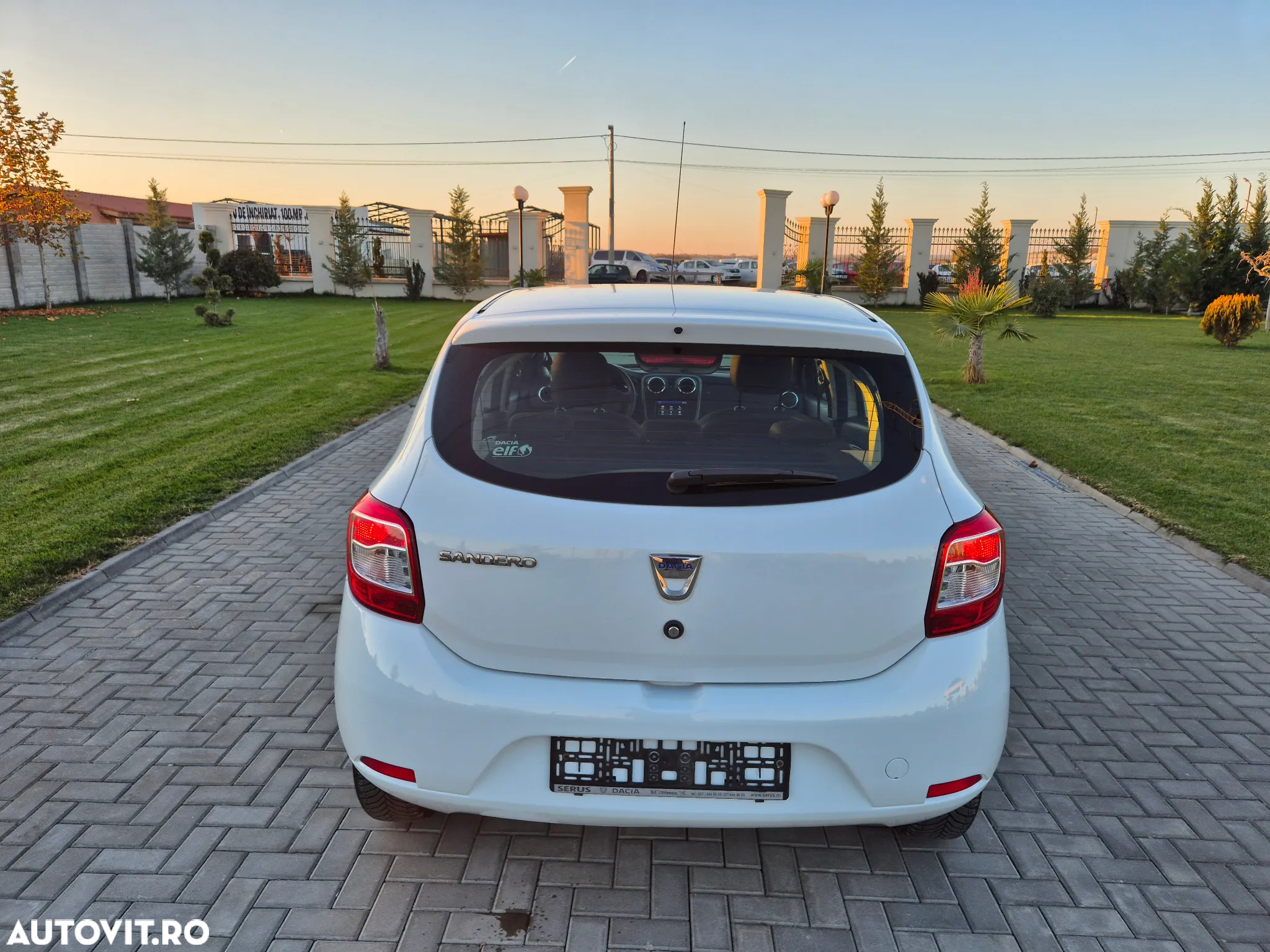 Dacia Sandero 1.2 16V 75 Laureate - 9