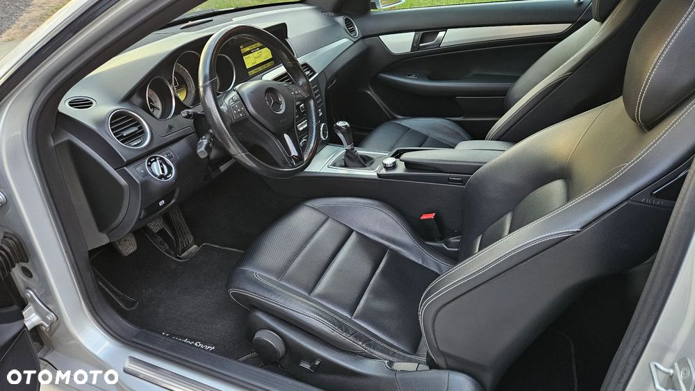 Mercedes-Benz Klasa C 180 CGI BlueEff - 15