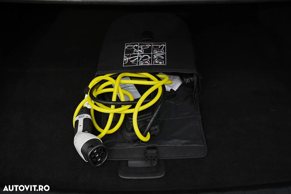 BMW Seria 3 330e Aut. Sport Line - 24