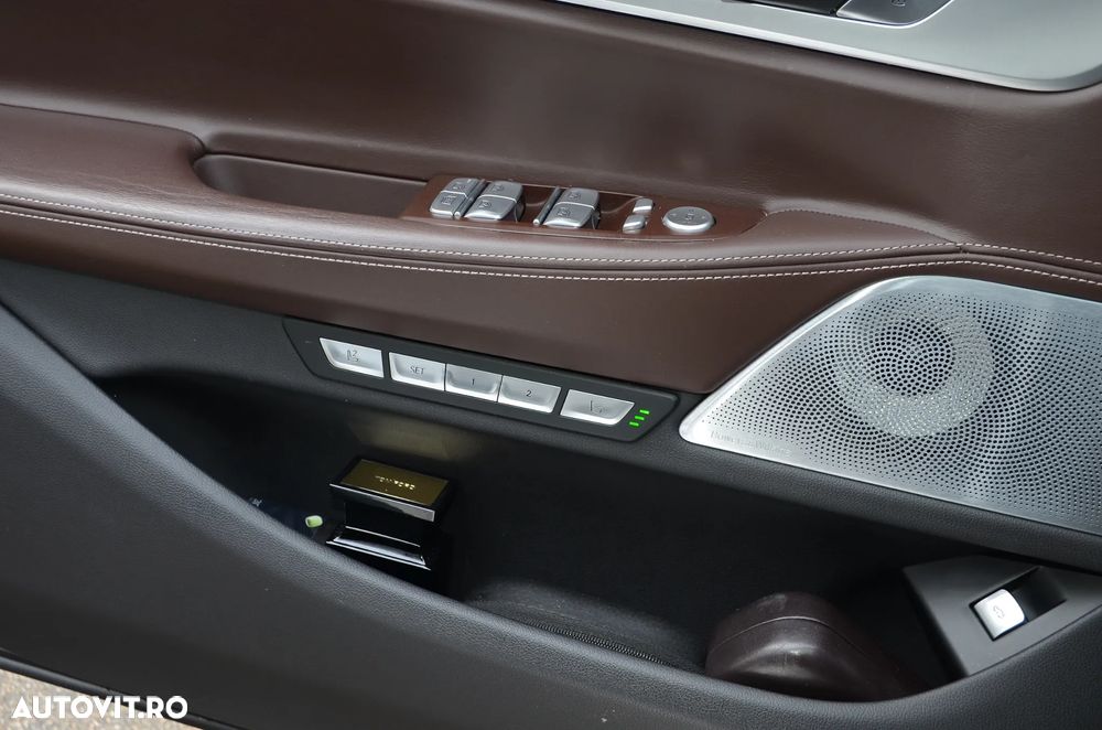 BMW Seria 7 750i xDrive - 33