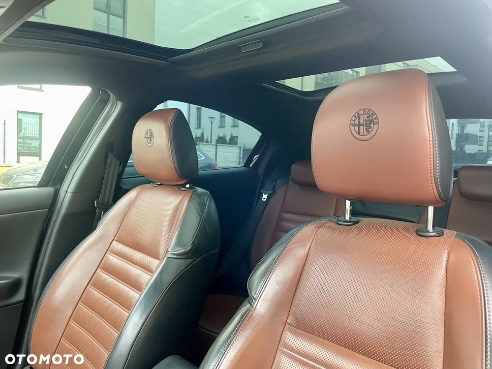 Alfa Romeo Giulietta 2.0 JTDM Veloce - 16