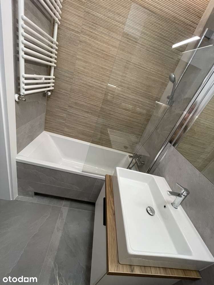 Jasna kawalerka 27 m² – ul. Bluszczowa (blisko PKP Gocławek)
