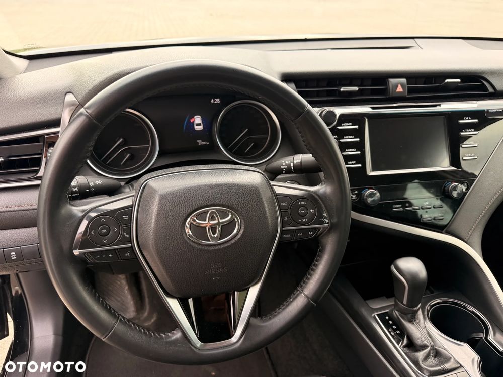 Toyota Camry 2.5 Hybrid Executive CVT - 17