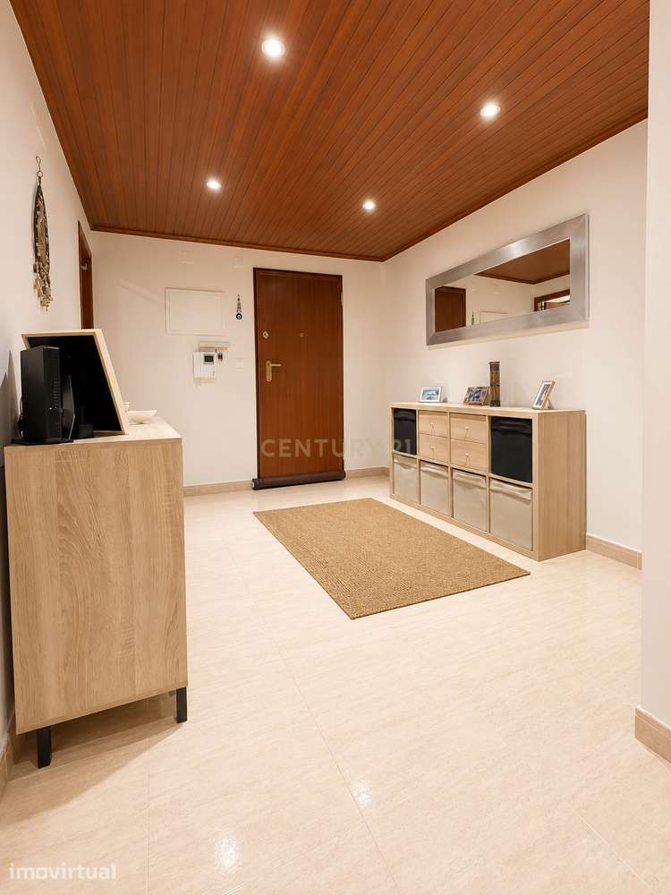 Apartamento T2 com Parqueamento | Rio de Mouro / Casais de Mem Martins - Grande imagem: 2/38