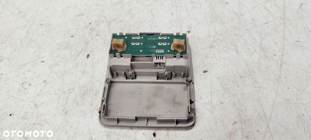 LAMPKA OŚWIETLENIE KABINY AUDI Q7 4L 4L0947164A - 3