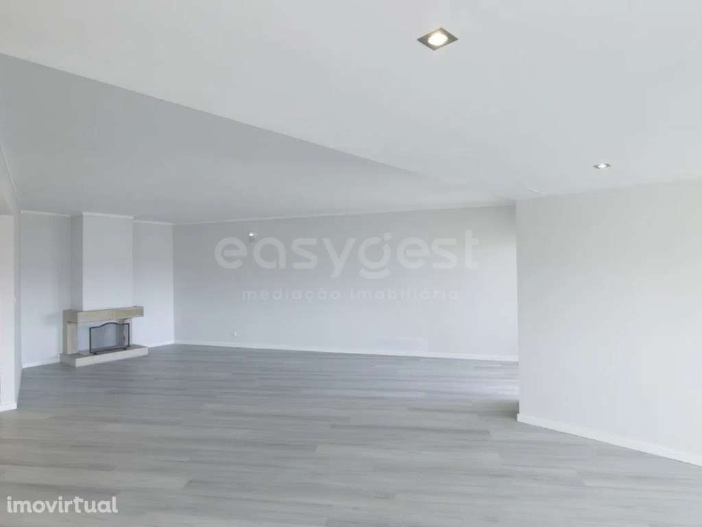 Apartamento T4 no centro de Braga, totalmente remodelado e com vist... - Grande imagem: 2/14