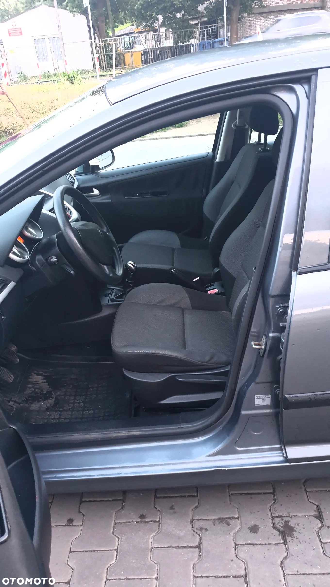 Peugeot 207 - 8