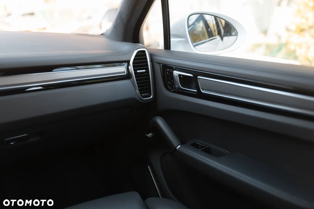 Porsche Cayenne Turbo - 16