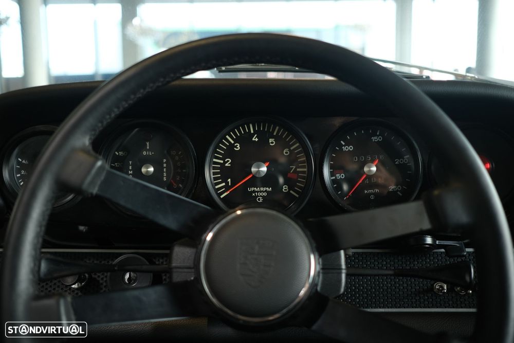 Porsche 911 Série F - 9