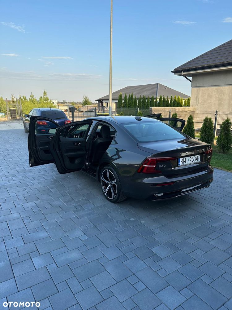 Volvo S60 B5 B Ultimate Dark - 3
