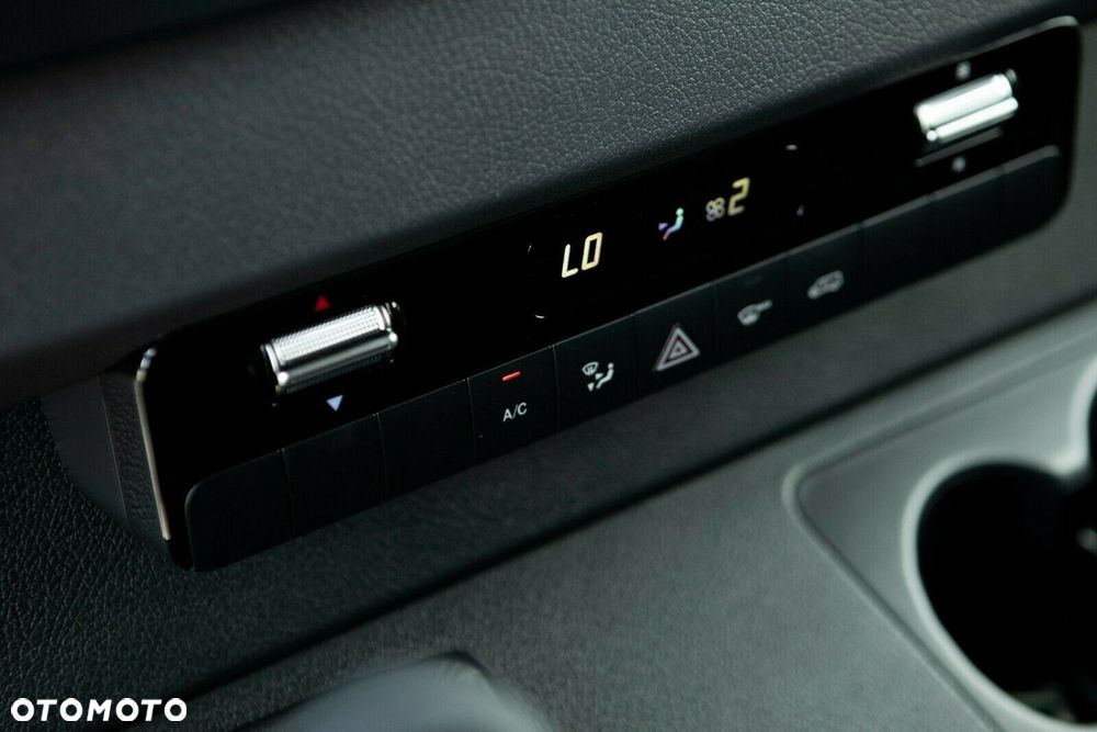 Mercedes-Benz Sprinter - 24