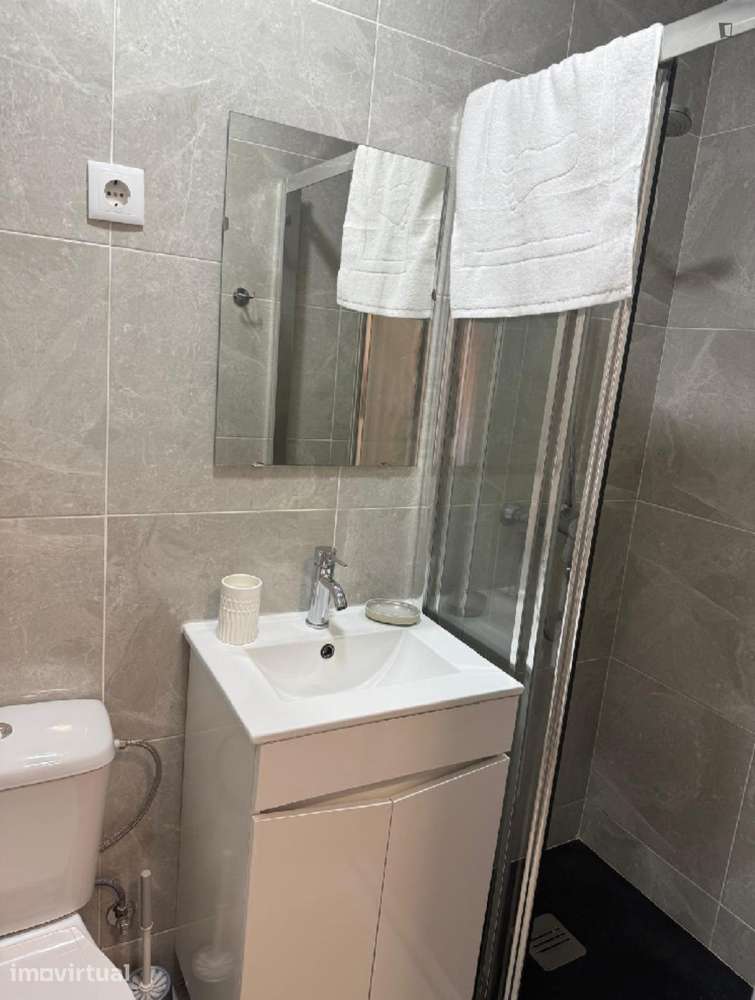 Quarto - localizado em Amadora Lisbon - Grande imagem: 4/24