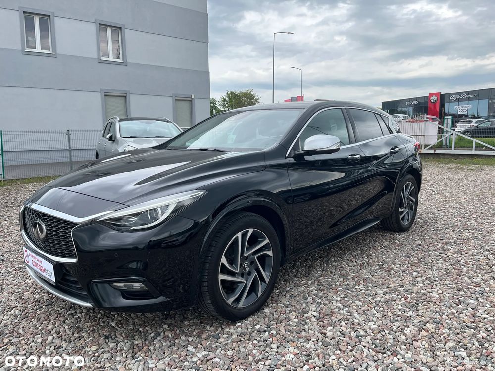 Infiniti Q30 - 10