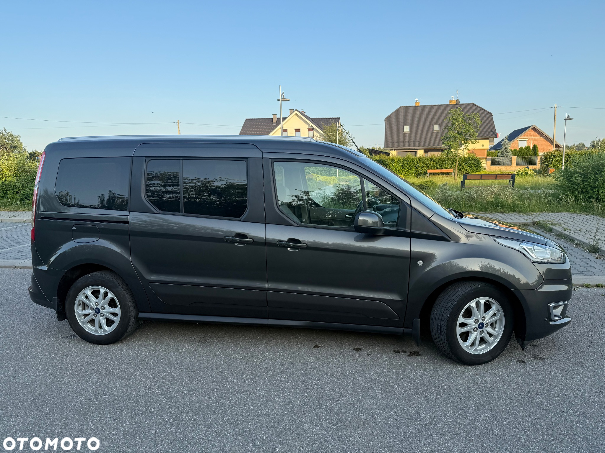 Ford Tourneo Connect Grand - 9