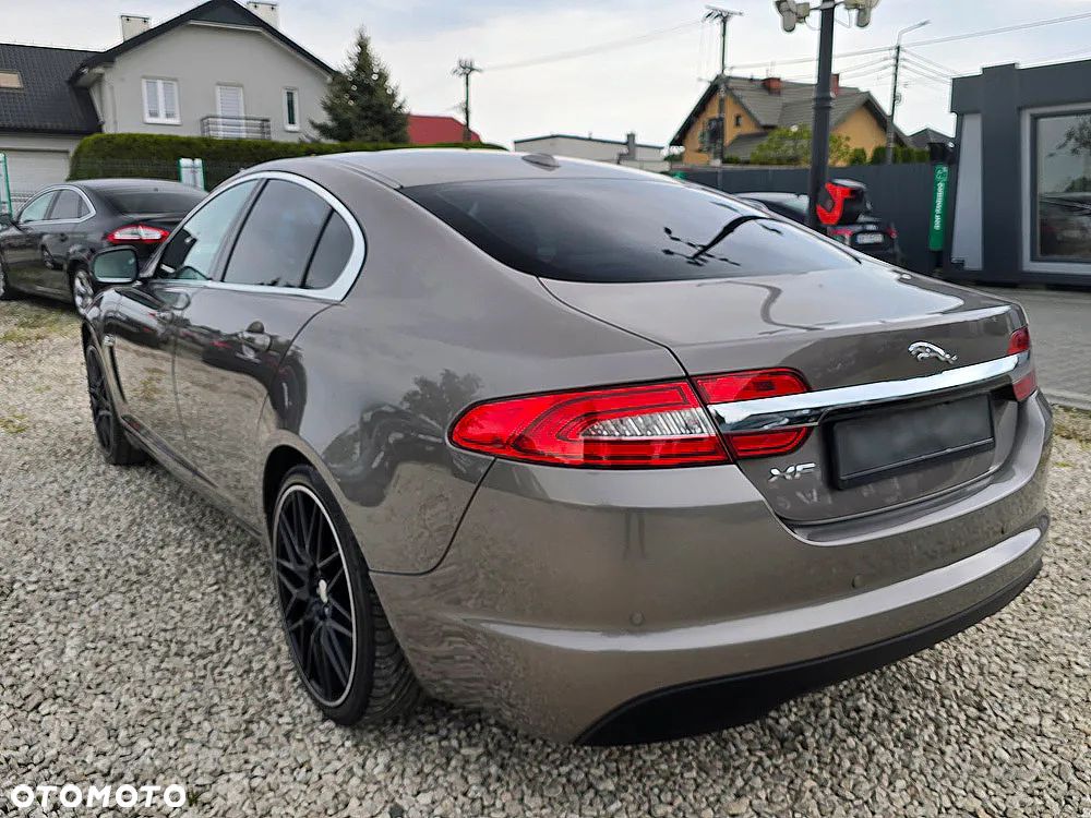 Jaguar XF 2.2 D Premium Luxury - 9