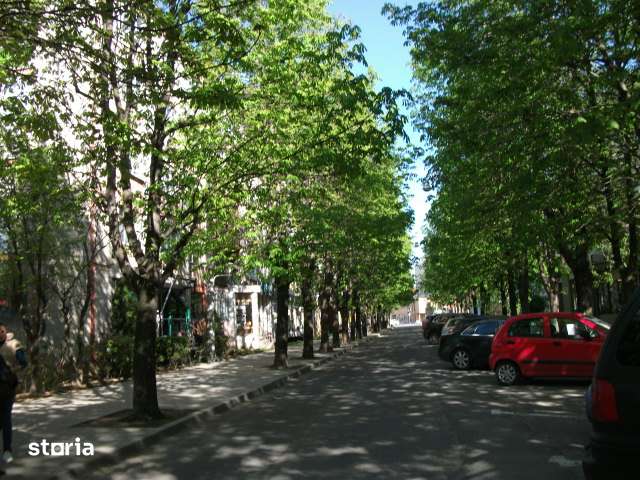 Ultracentral -G. Cosbuc, Aleea cu castani, ap. 2 camere, etaj bun !! — fotografia 1