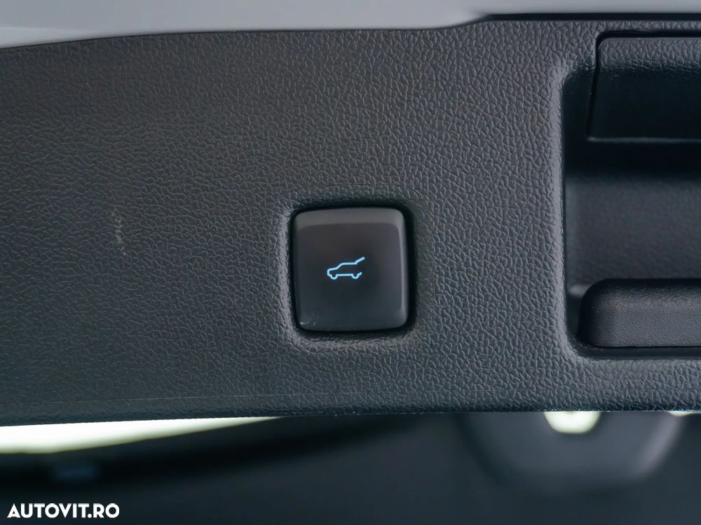 Ford Kuga 2.5 Duratec PHEV ST-LINE - 17