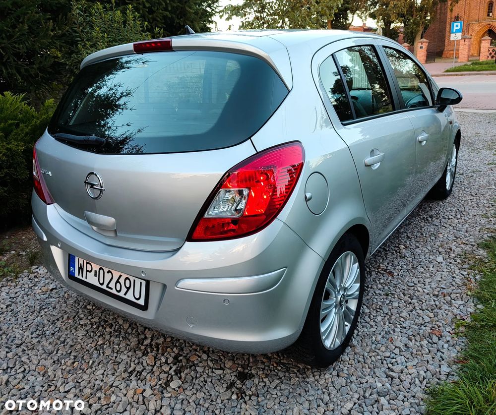 Opel Corsa 1.4 16V Cosmo - 3