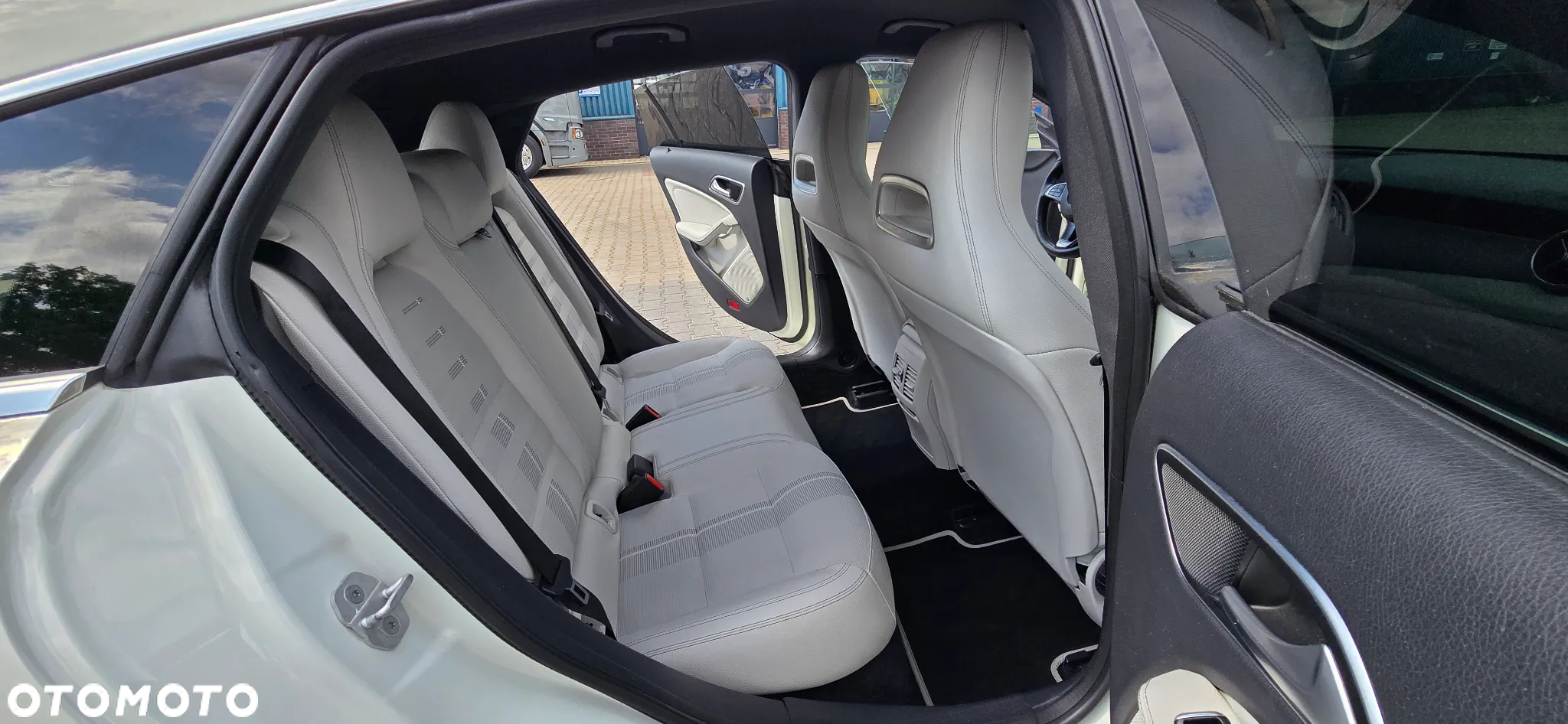 Mercedes-Benz CLA 200 7G-DCT Urban - 8