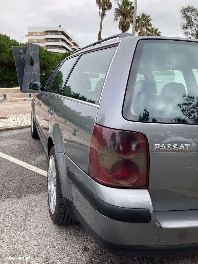 VW Passat Variant 1.9 TDi Highline 4M - 12