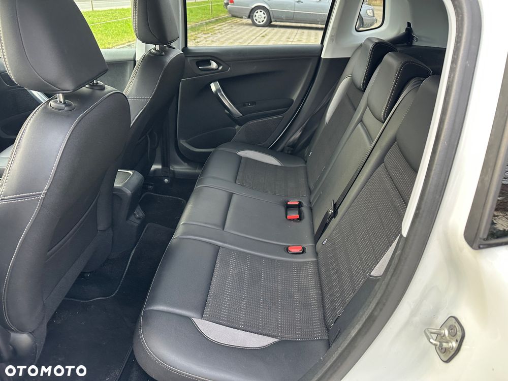 Peugeot 2008 PureTech 110 GPF EAT6 Black Edition - 17