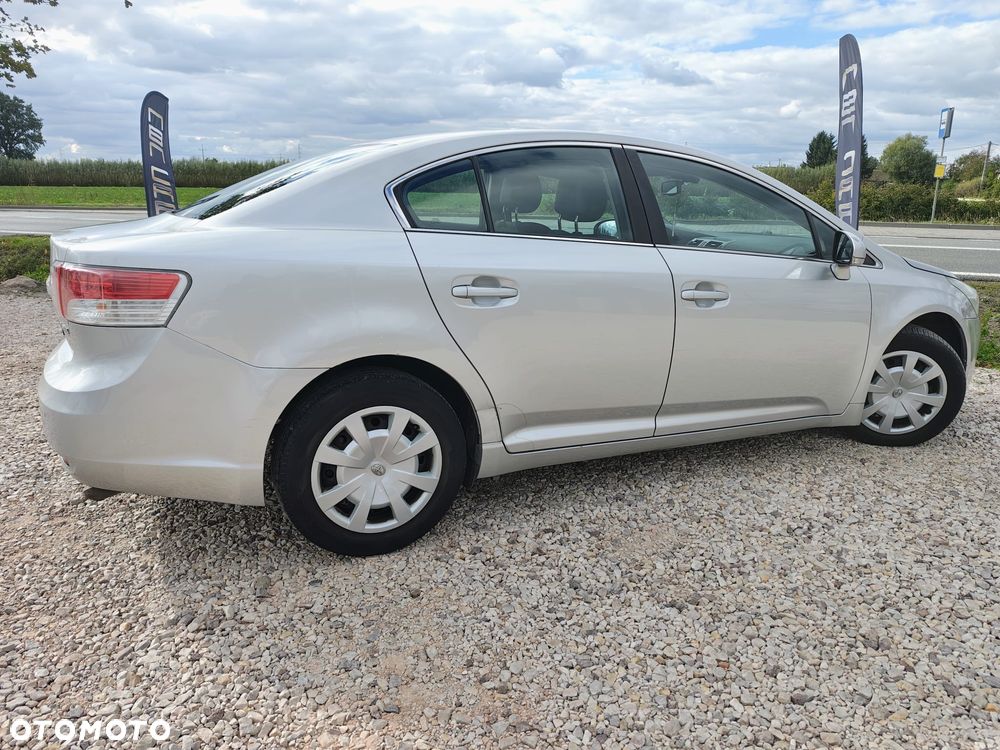 Toyota Avensis - 9