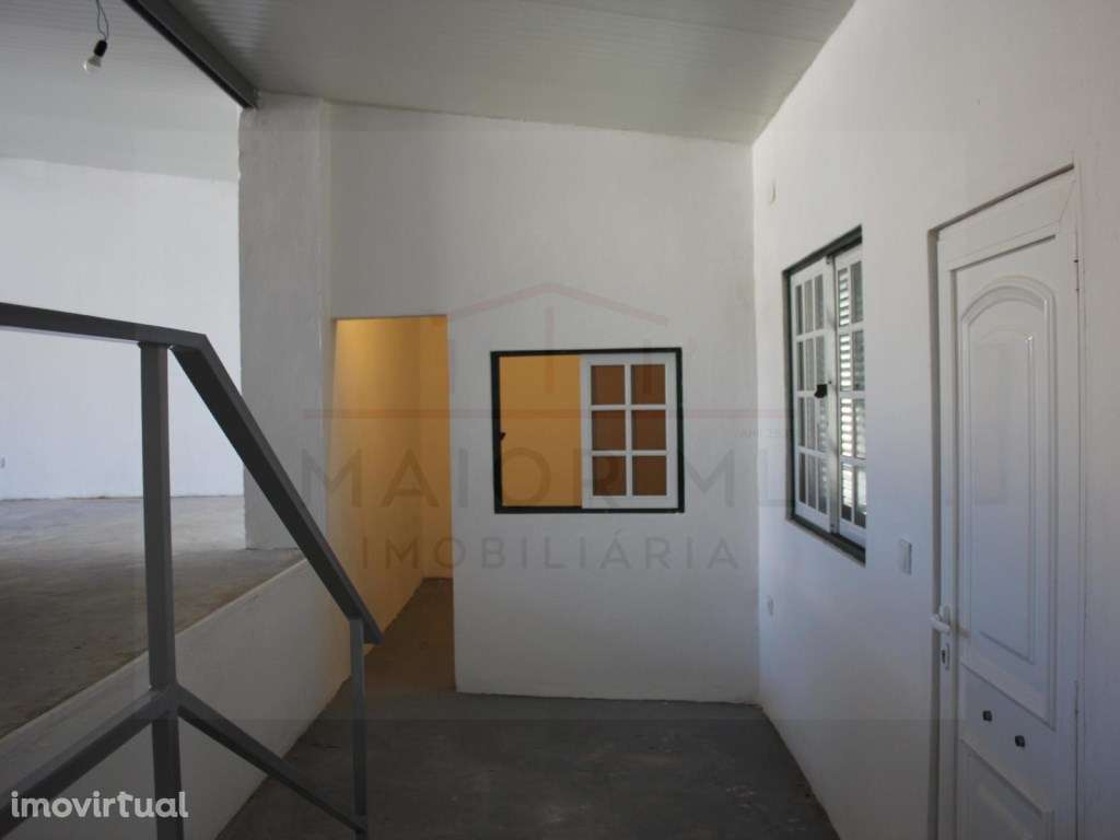 Garagem e Arrecadação Fechada a 3 Km de Rio Maior - Grande imagem: 3/15