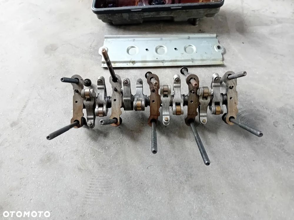 Klawiatura dzwigienka wałek regulacyjne zaworów citroen peugote 1.4/1.1 8v śruby glowicy śruby głowicy dekiel pokrywa zaworów blacha maskujaca9659651180 01     ka8584 - 3