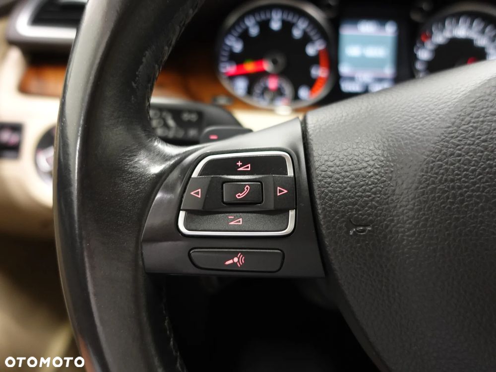 Volkswagen Passat - 37