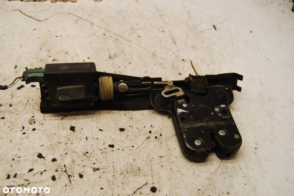 ZAMEK KLAPY BAGAŻNIKA TYŁ 8N0827505C AUDI TT - 5