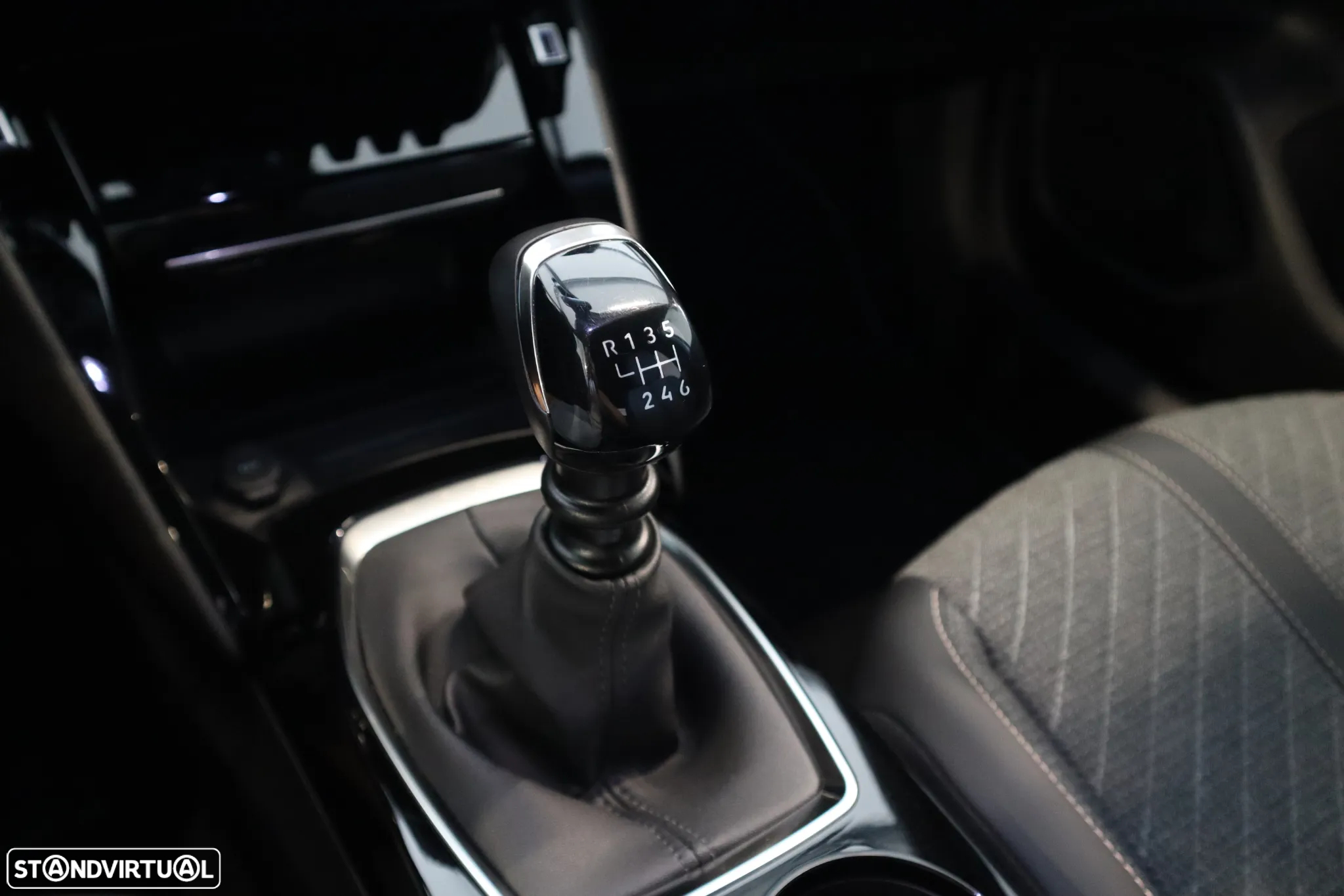 Peugeot 2008 1.2 PureTech Allure Pack - 19
