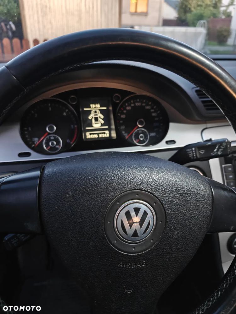 Volkswagen Passat 2.0 TDI Comfortline - 11