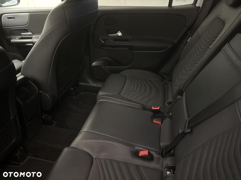 Mercedes-Benz GLB 200 7G-DCT - 21