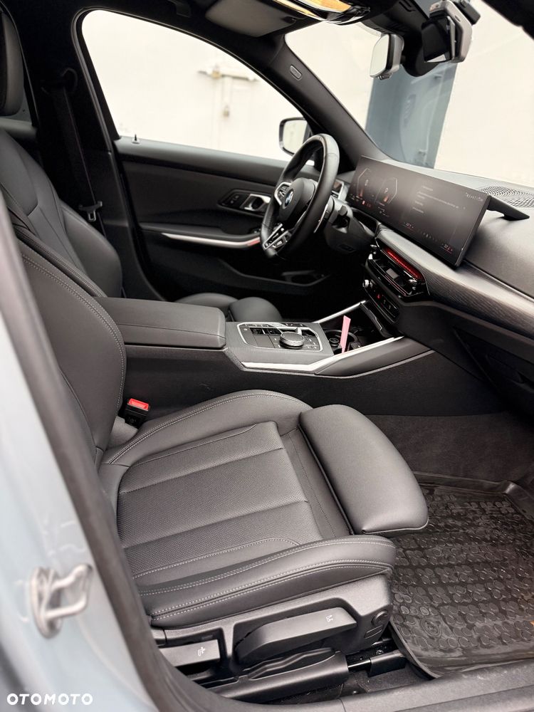 BMW Seria 3 330i xDrive - 11