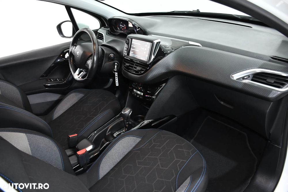 Peugeot 2008 PureTech 110 GPF Stop&Start EAT6 Signature - 14