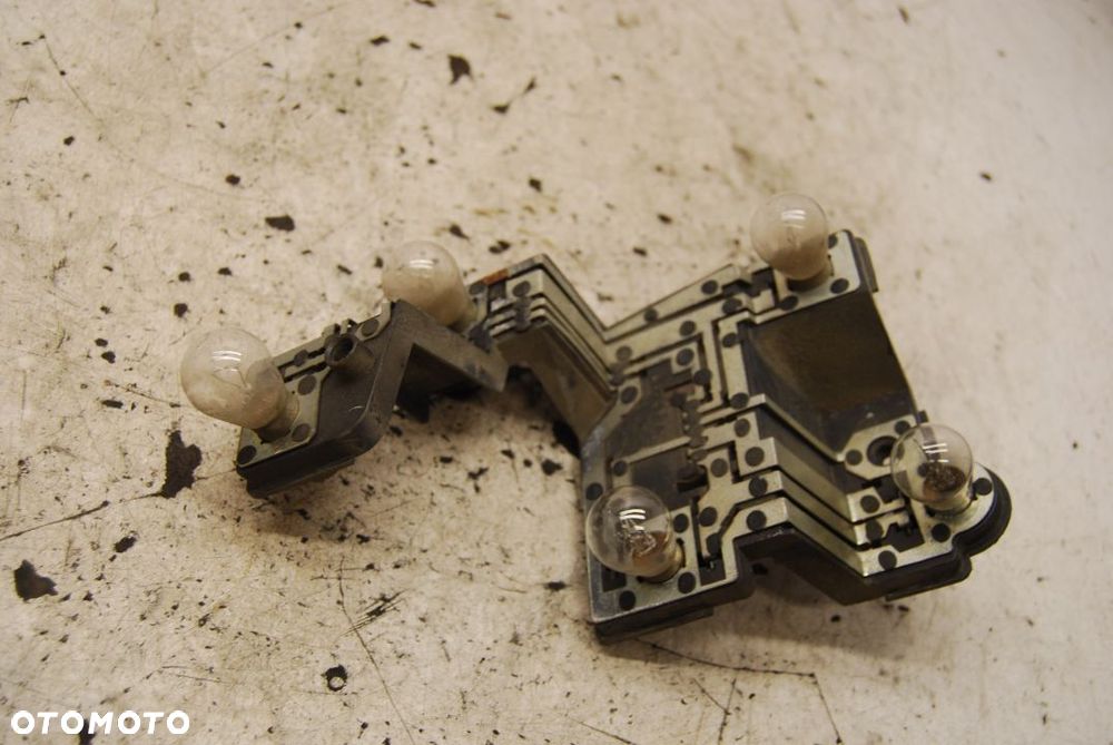 WKŁAD LAMPY PRAWY TYŁ AUDI TT 8N 89110 - 4