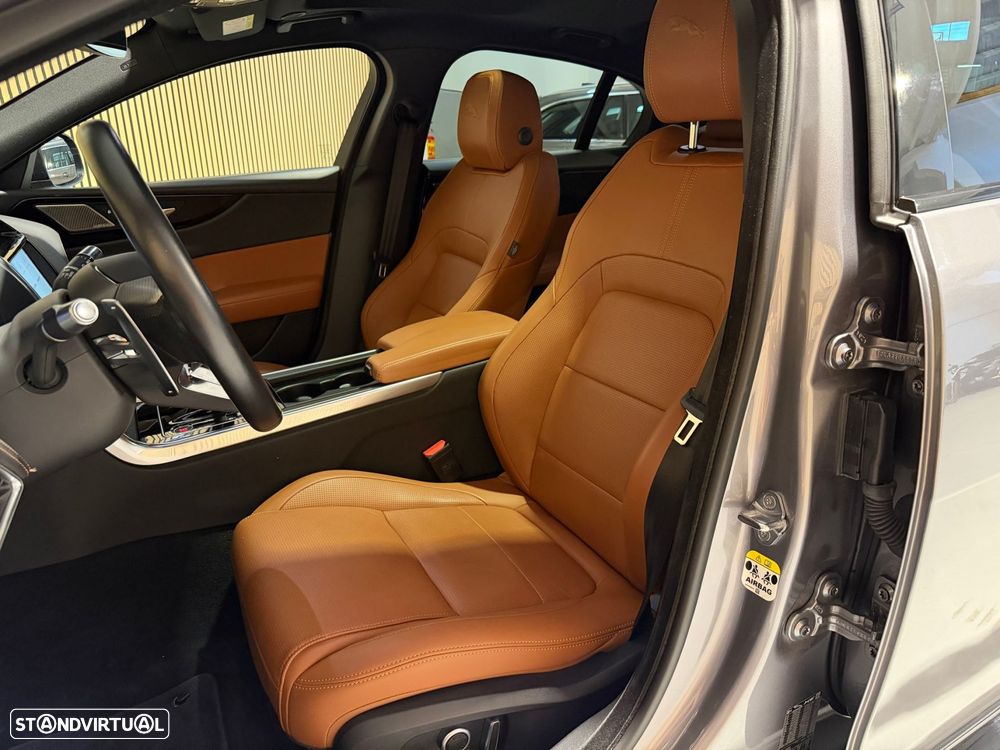 Jaguar XE 2.0 i4 R-Dynamic HSE - 6